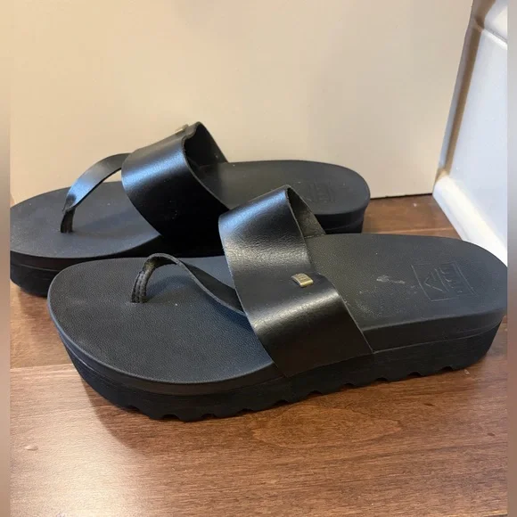 Reef Black Platform Toe-Post Slides - Picture 2 of 2